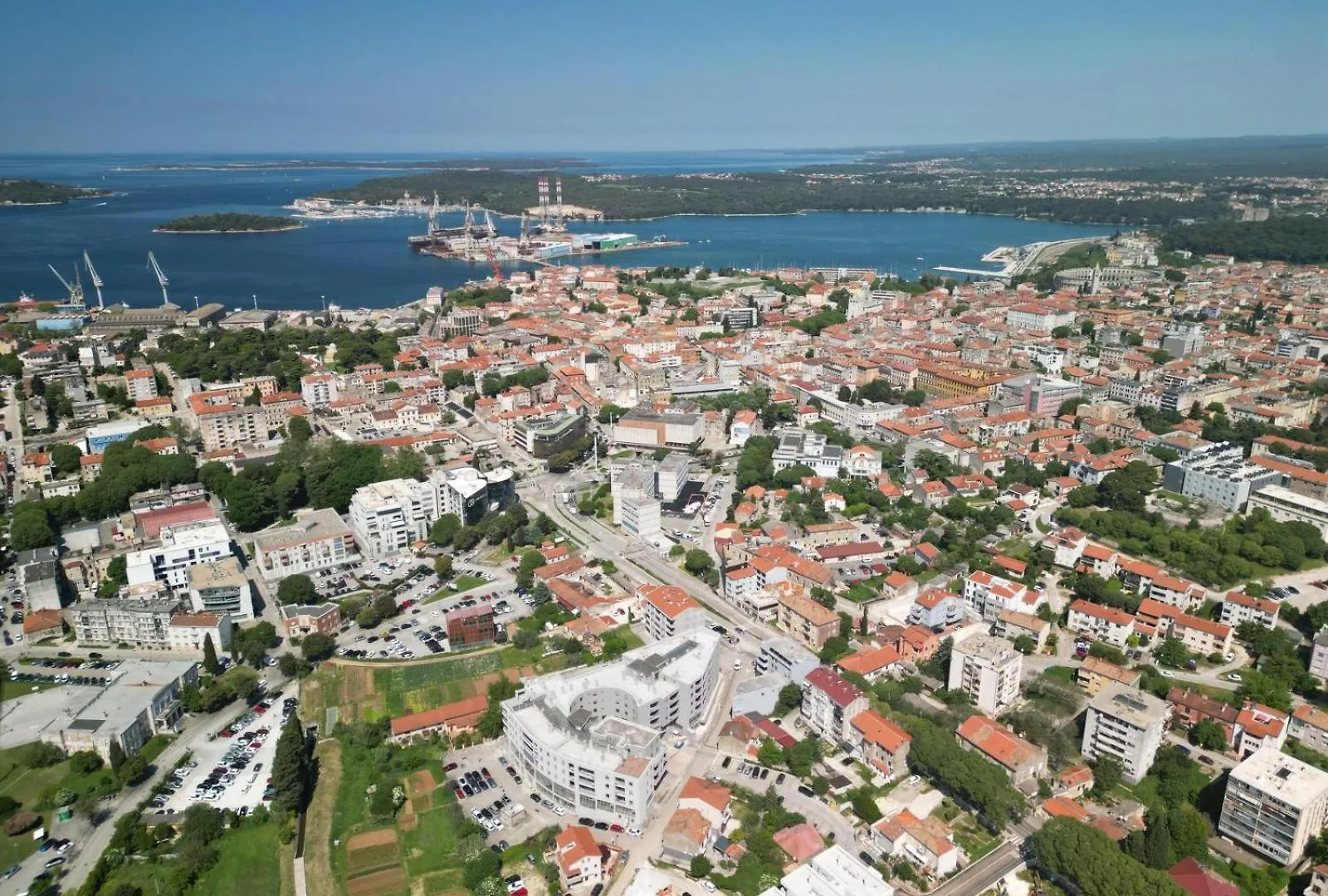 City Center Suite With Private Garage Πούλα Διαμέρισμα