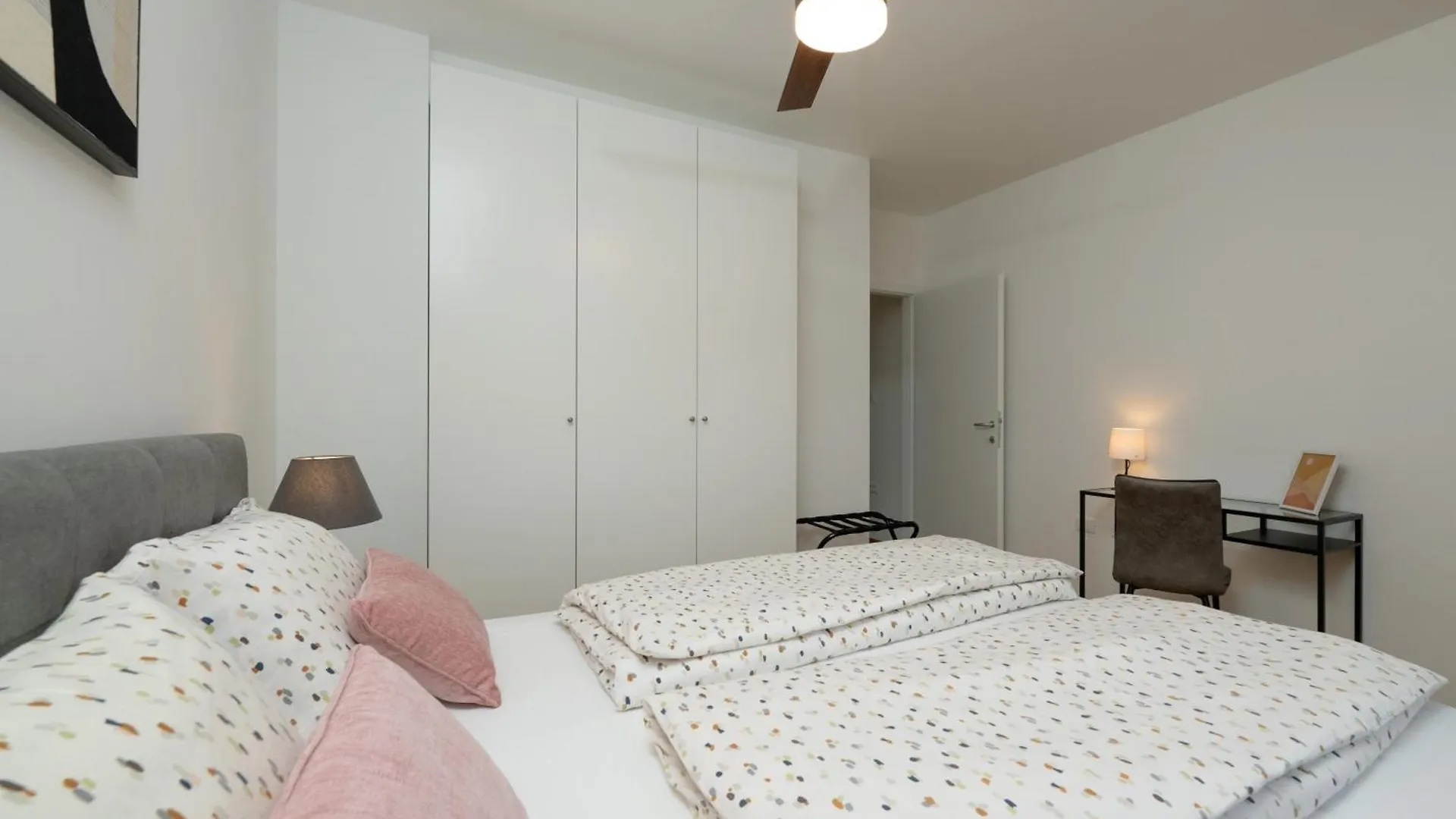 City Center Suite With Private Garage Πούλα Κροατία