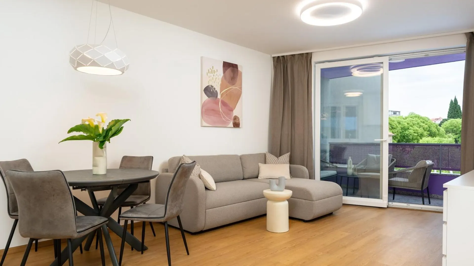City Center Suite With Private Garage Πούλα