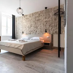 L&B City Center Studios Apartments Gostinjska kuća